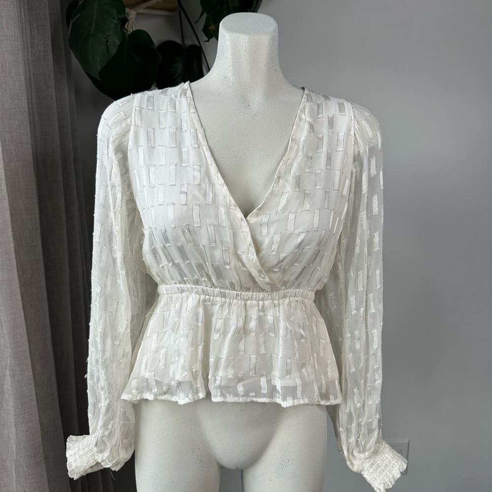 ✨ SUBOO Cream Textured Blouse (XS)
🌸 Like New 🌸